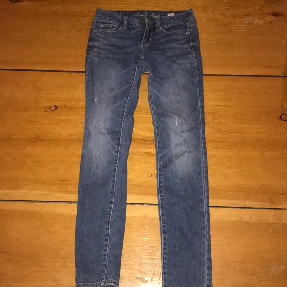 AMERICAN EAGLE LIGHT WASHED SKINNY JEANS